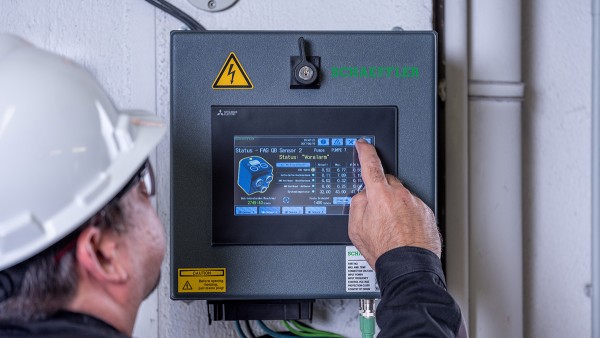 As a preconfigured plug-and-play system, the SmartQB requires no previous knowledge of condition monitoring.