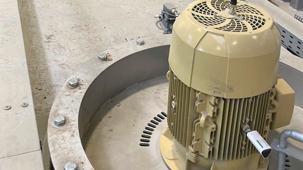 Monitoring motors of heat treatment machines